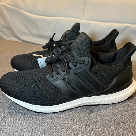 Adidas Ultraboost DNA 1.0 Black White Running Shoe Men's 10 HQ4201 New - Picture 2 of 7